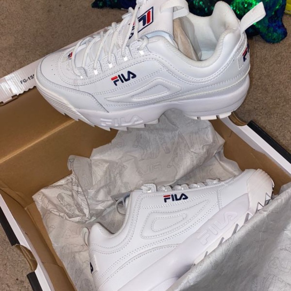 BRAND NEW FILA SNEAKERS